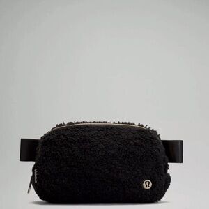 Lululemon Black Sherpa Everywhere Belt Bag